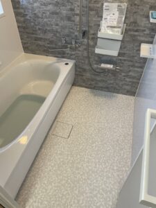 高槻市 経年劣化した浴室を快適・安心なお風呂へ全面リフォーム